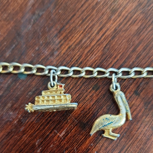 Vintage New Orleans Charming Goldtone Bracelet with Charms - Picture 4 of 7